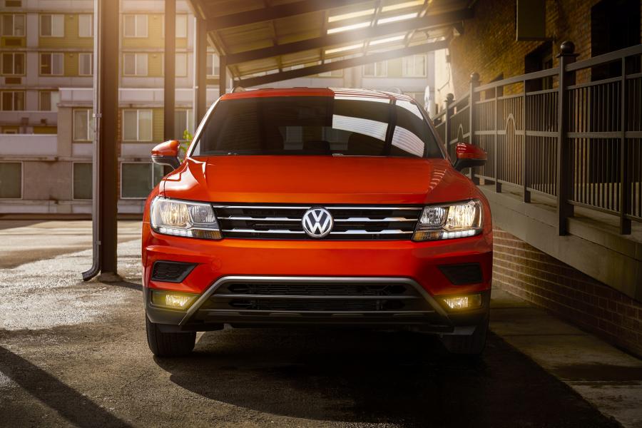  Volkswagen Tiguan S 2017 года  (NA) (фото 3 из 20)
